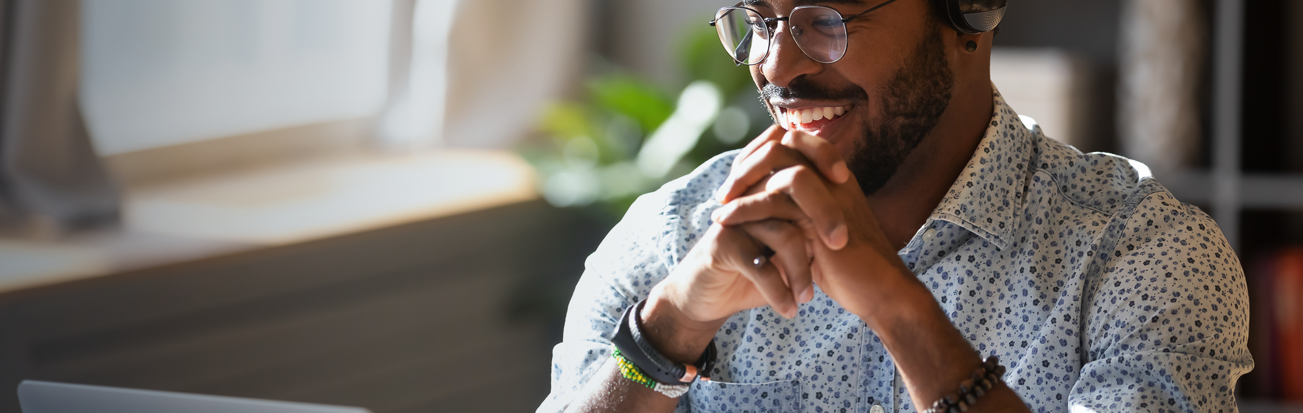 Appstar Video library | Smiling man working at a desk